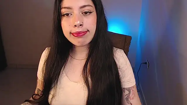 Snapshot of iam_emy chatting on 05/11/26, 04:04 iam emy online show from 05/11/26, 04:04