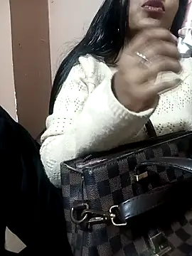 Snapshot of Sania-Love chatting on 01/04/25, 10:05 Sania-Love online show from 01/04/25, 10:05