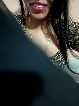 Snapshot of Sania-Love chatting on 02/13/25, 06:41 Sania-Love online show from 02/13/25, 06:41
