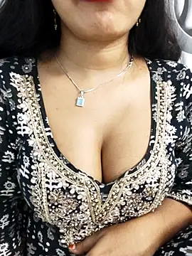 Snapshot of Sania-Love chatting on 10/18/25, 10:32 Sania-Love online show from 10/18/25, 10:32