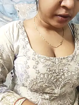 Snapshot of Sania-Love chatting on 04/28/26, 12:42 Sania-Love online show from 04/28/26, 12:42