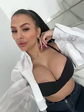 Snapshot of firesbomb777 chatting on 02/17/25, 10:29 firesbomb777 online show from 02/17/25, 10:29