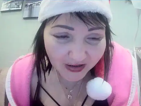 ClaireSunset online show from 12/17/24, 08:43