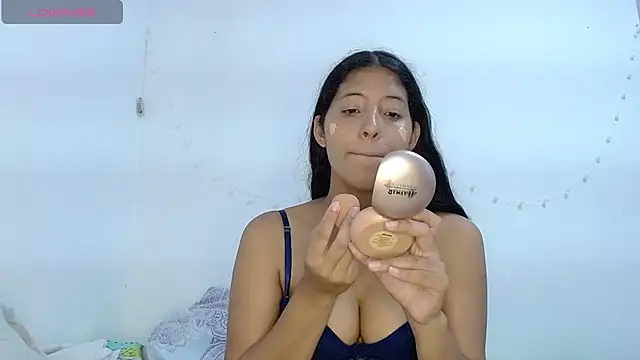 Snapshot of evaluna_horny_ chatting on 03/19/25, 08:22 evaluna horny online show from 03/19/25, 08:22