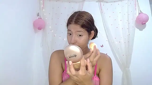 Snapshot of evaluna_horny_ chatting on 09/20/25, 09:05 evaluna horny online show from 09/20/25, 09:05