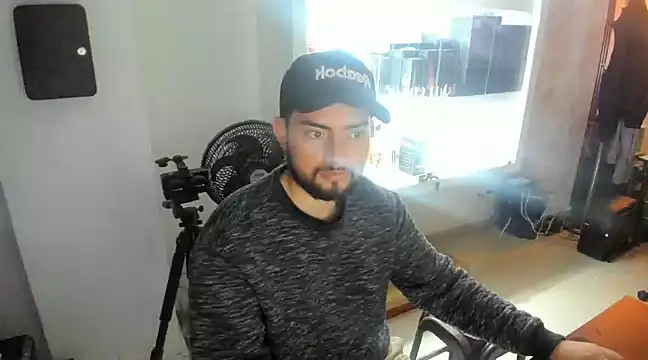 Snapshot of Leandro_GB chatting on 02/10/25, 02:05 Leandro GB online show from 02/10/25, 02:05