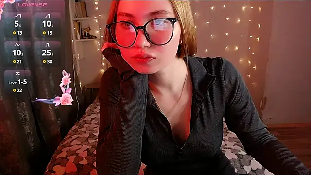 Snapshot of Miya_Mark chatting on 01/23/25, 04:04 Miya Mark online show from 01/23/25, 04:04