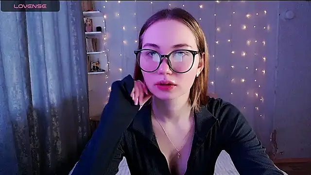 Snapshot of Miya_Mark chatting on 02/16/25, 02:00 Miya Mark online show from 02/16/25, 02:00