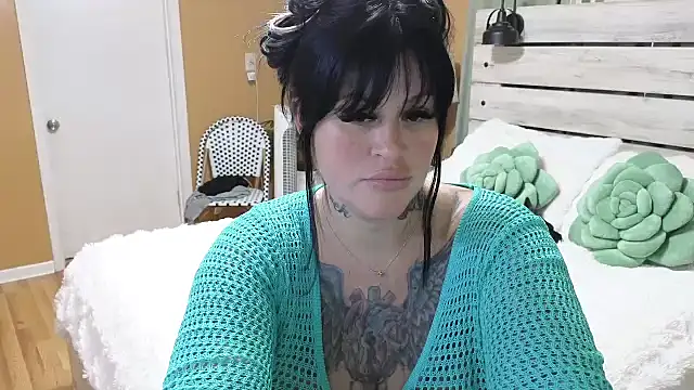 Snapshot of TexasTattooedHouseWife chatting on 05/22/26, 03:06 TexasTattooedHouseWife online show from 05/22/26, 03:06