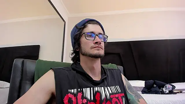 Loggan donnelly online show from 01/27/25, 02:42