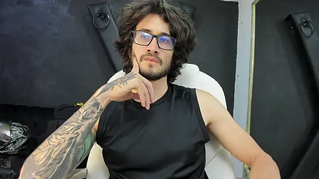 Loggan donnelly online show from 03/21/25, 11:12