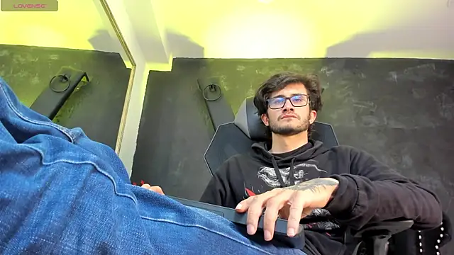 Loggan donnelly online show from 09/26/25, 09:52