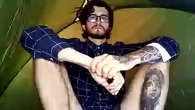 Loggan donnelly online show from 11/01/25, 01:07