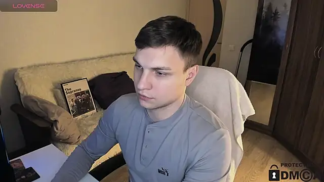 handsome guy01 online show from 10/10/25, 07:02