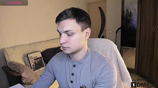 handsome guy01 online show from 10/12/25, 07:02