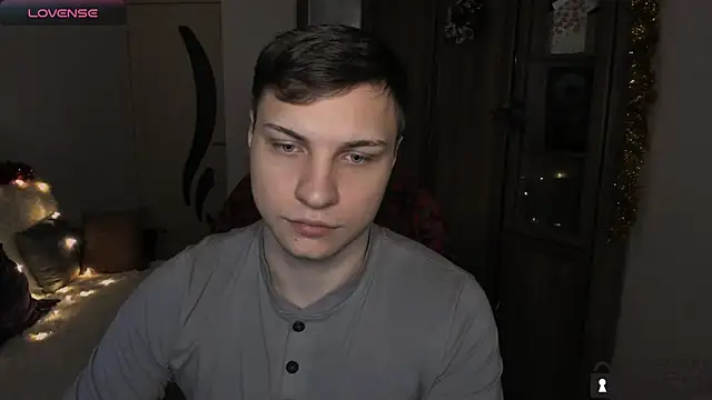 handsome guy01 online show from 11/27/25, 12:56