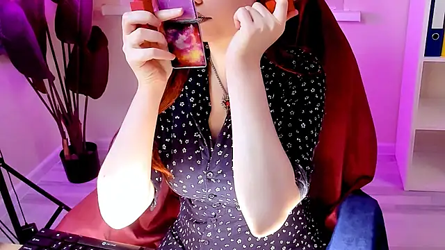 CarolGiggly online show from 12/17/25, 08:20