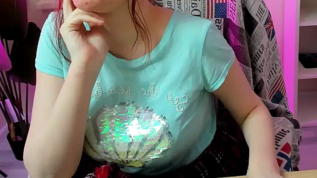 Snapshot of CarolGiggly chatting on 05/13/26, 09:06 CarolGiggly online show from 05/13/26, 09:06