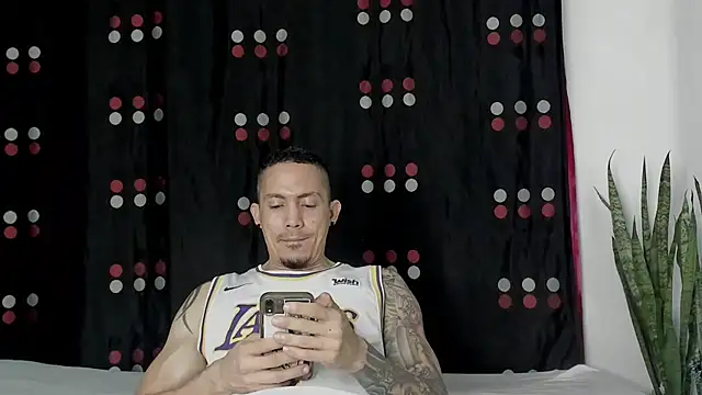 Snapshot of Alex_motta chatting on 12/27/24, 11:10 Alex motta online show from 12/27/24, 11:10
