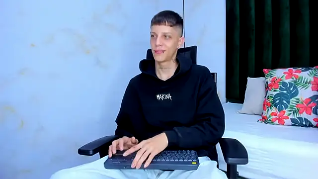 Snapshot of Adam_hard_ chatting on 01/22/25, 07:45 Adam hard  online show from 01/22/25, 07:45