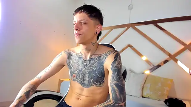 Snapshot of Adam_hard_ chatting on 09/30/25, 07:41 Adam hard  online show from 09/30/25, 07:41