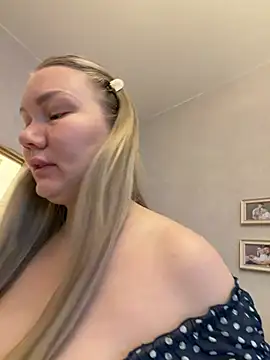 LianaCruz   online show from 02/05/26, 04:50