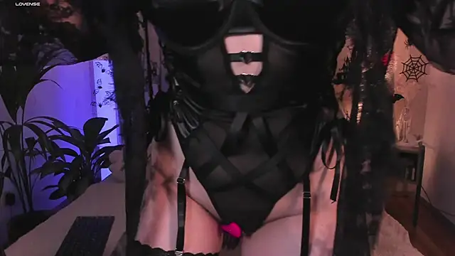 dearmoa online show from 10/28/25, 08:33