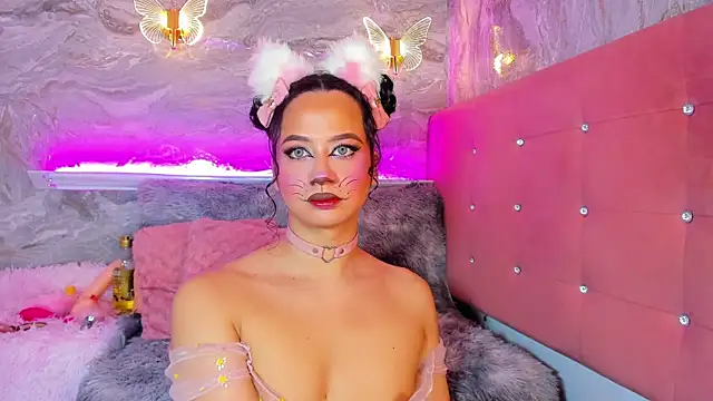 Snapshot of taylorbunny_x chatting on 10/23/25, 05:40 taylorbunny x online show from 10/23/25, 05:40