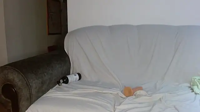 Vanessa Aniston online show from 11/10/25, 08:57