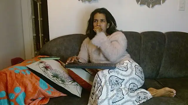 Vanessa Aniston online show from 04/20/26, 02:14