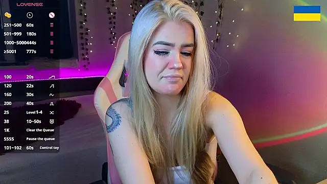 RedVelveten online show from 10/02/25, 08:27