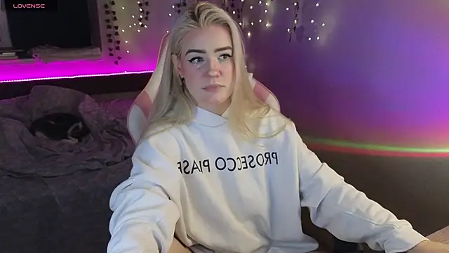 RedVelveten online show from 10/09/25, 08:29