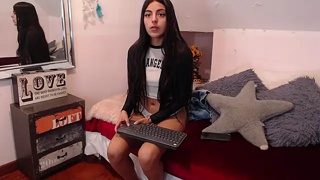 Snapshot of katia_bss chatting on 03/07/25, 01:51 katia bss online show from 03/07/25, 01:51