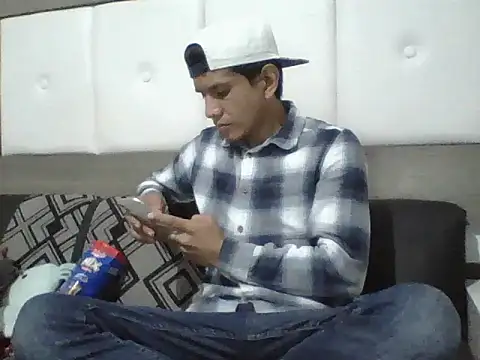 Snapshot of oiram27 chatting on 10/16/25, 05:52 oiram27 online show from 10/16/25, 05:52