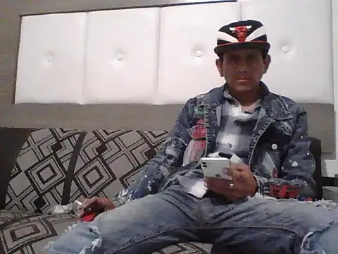 Snapshot of oiram27 chatting on 11/06/25, 04:08 oiram27 online show from 11/06/25, 04:08