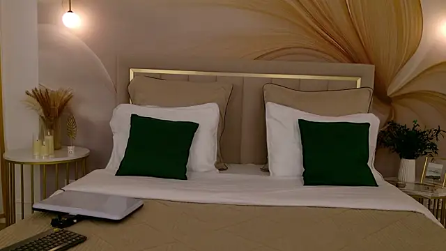 milaleoneli online show from 07/25/26, 02:58