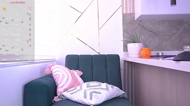 Snapshot of b3llaspringg chatting on 10/31/25, 09:27 b3llaspringg online show from 10/31/25, 09:27