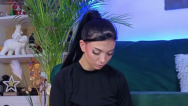 AveryWillow online show from 12/05/25, 04:03