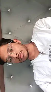 Snapshot of skinnyyyyyyyyy chatting on 01/19/25, 07:04 skinnyyyyyyyyy online show from 01/19/25, 07:04