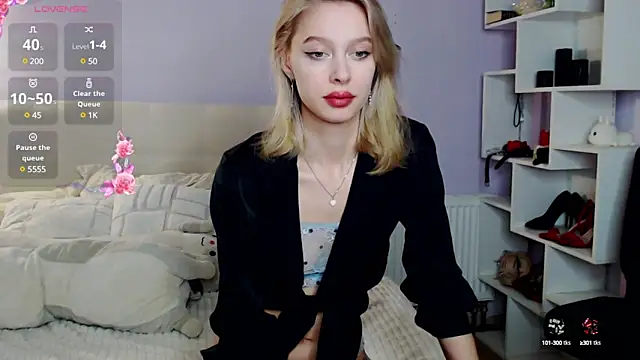 Snapshot of White_Lioness chatting on 12/02/24, 03:25 White Lioness online show from 12/02/24, 03:25