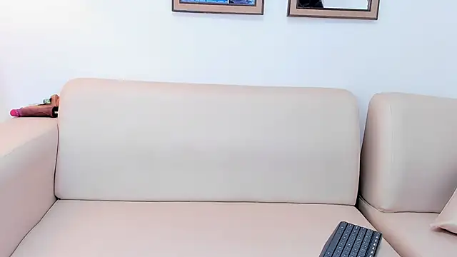 naomiii   online show from 03/05/25, 04:13