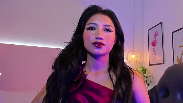 naomiii   online show from 10/06/25, 12:13