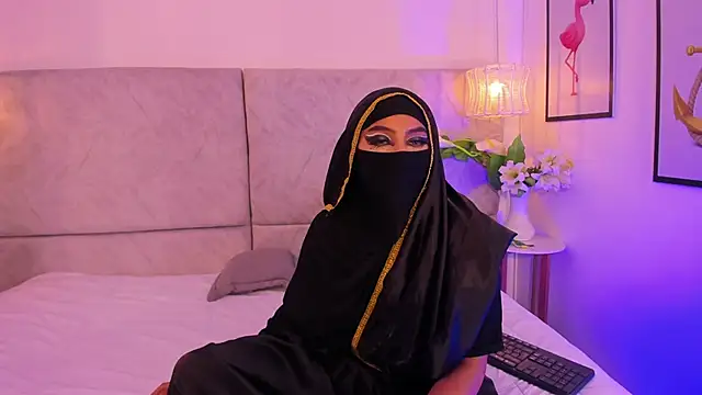 naomiii   online show from 11/17/25, 12:00