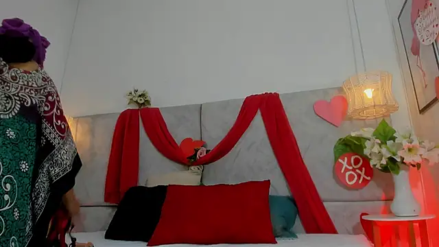 naomiii   online show from 02/17/26, 11:50