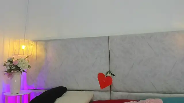 naomiii   online show from 02/19/26, 11:39