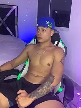 SantiagoReyesFtt online show from 12/06/24, 05:09