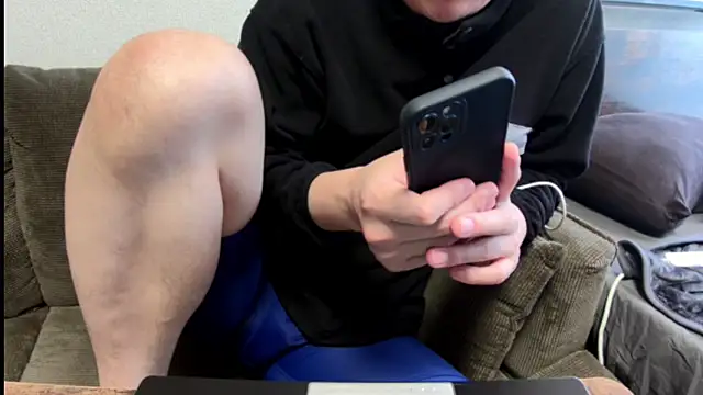 Snapshot of tuki_fu chatting on 01/25/25, 07:06 tuki fu online show from 01/25/25, 07:06