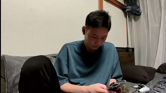 Snapshot of tuki_fu chatting on 01/28/25, 12:11 tuki fu online show from 01/28/25, 12:11