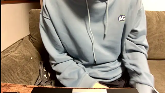 Snapshot of tuki_fu chatting on 02/09/25, 11:58 tuki fu online show from 02/09/25, 11:58