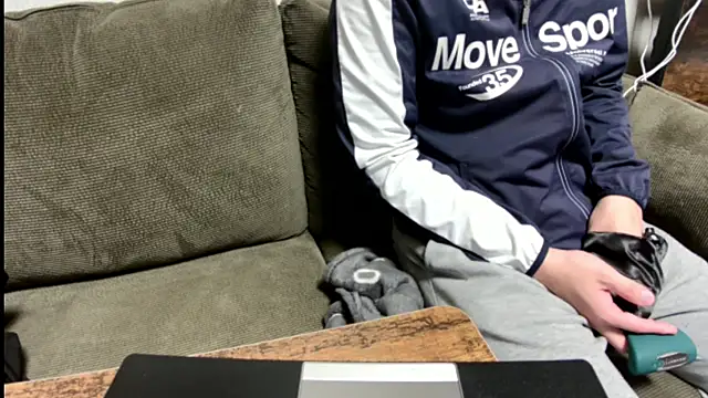 Snapshot of tuki_fu chatting on 02/15/25, 12:33 tuki fu online show from 02/15/25, 12:33